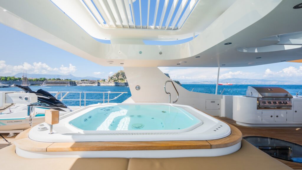 SERENITY - Sundeck Jacuzzi