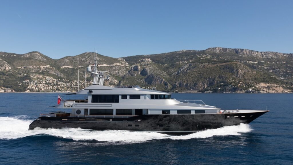 SILVER DREAM underway
