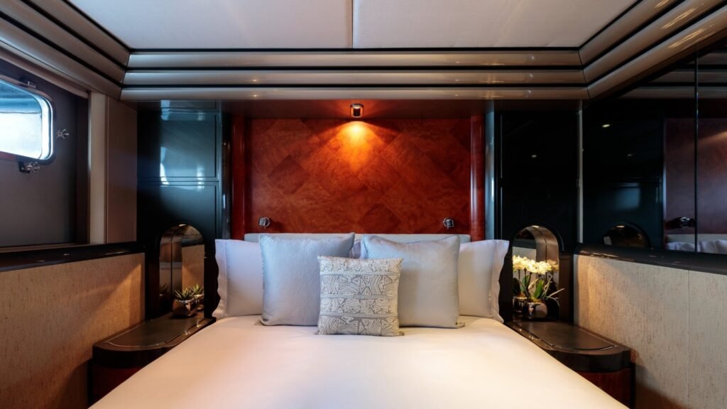 Guest double cabin