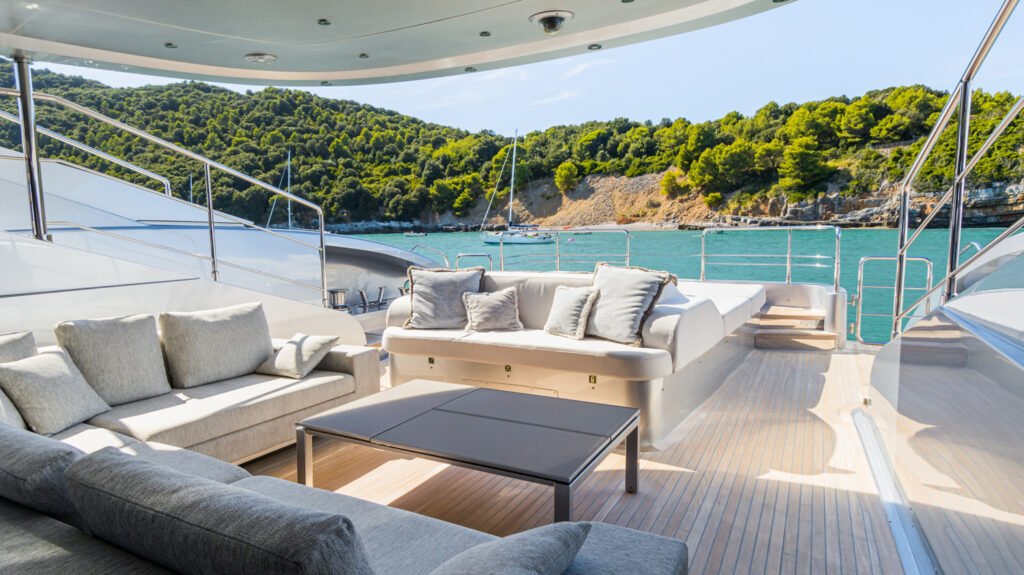Silver Wind yacht for charter - image 03