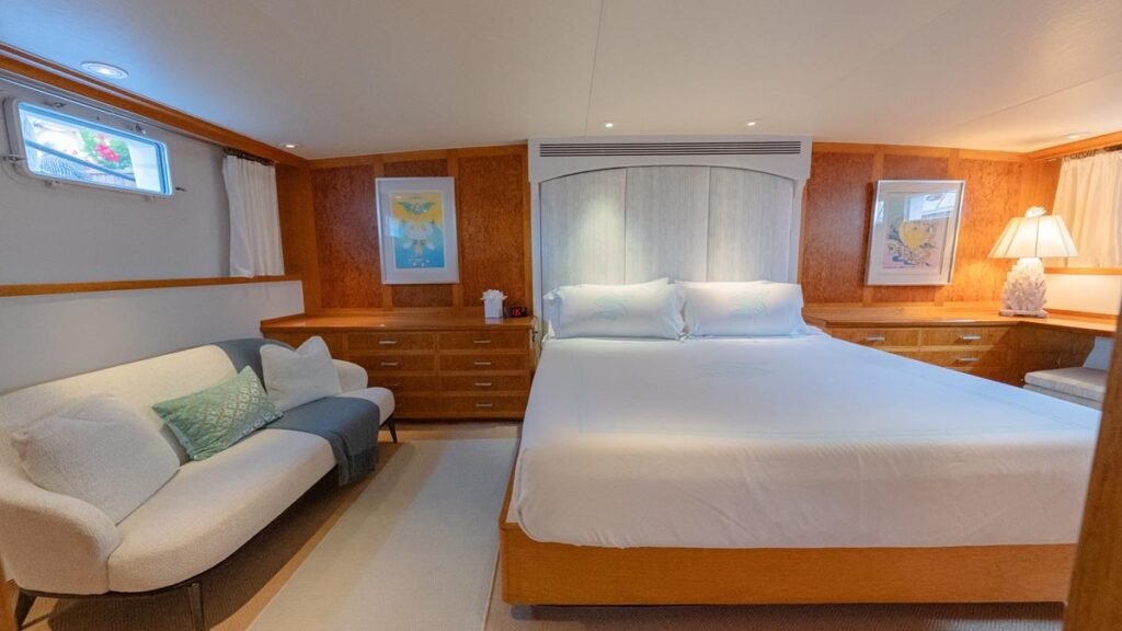 SOVEREIGN - Master stateroom