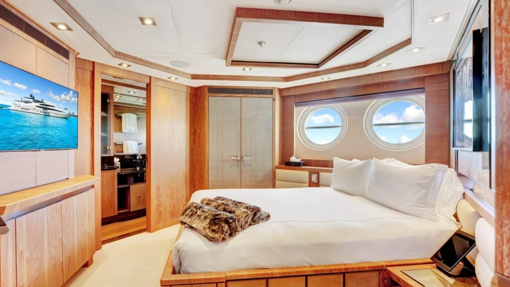 Double guest cabin