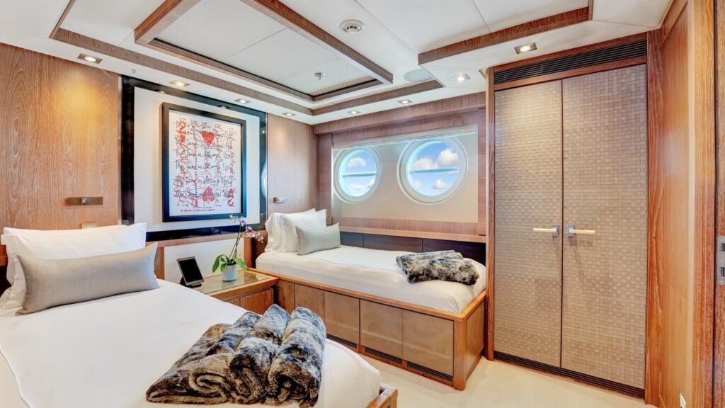 Twin guest cabin