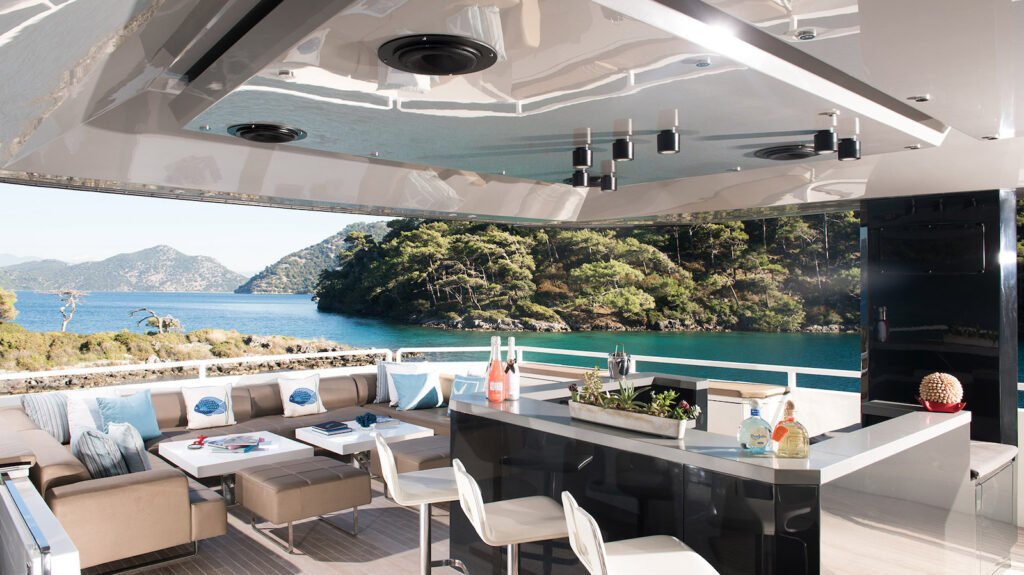 SUN - Upper Deck Bar and Lounge
