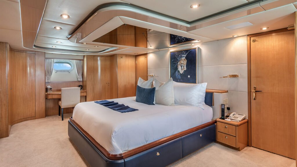 Surina, Trident 45m motor yacht (view 9)