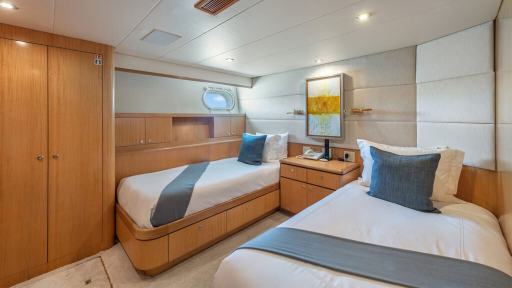Surina, Trident 45m motor yacht (view 16)