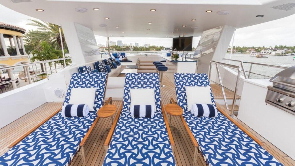 TANZANITE - Sun Deck