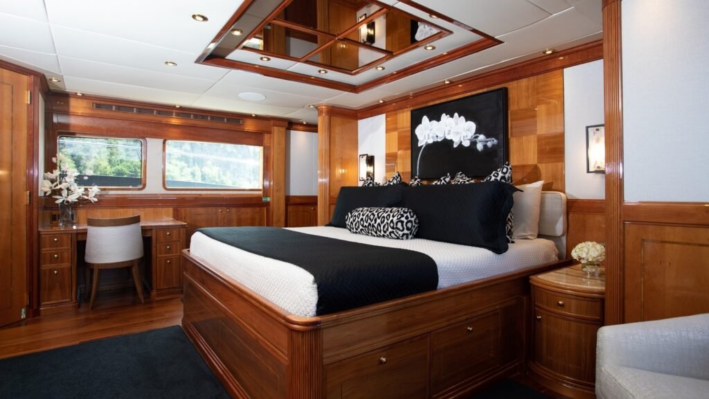 TEMPTATION owner suite with writing desk