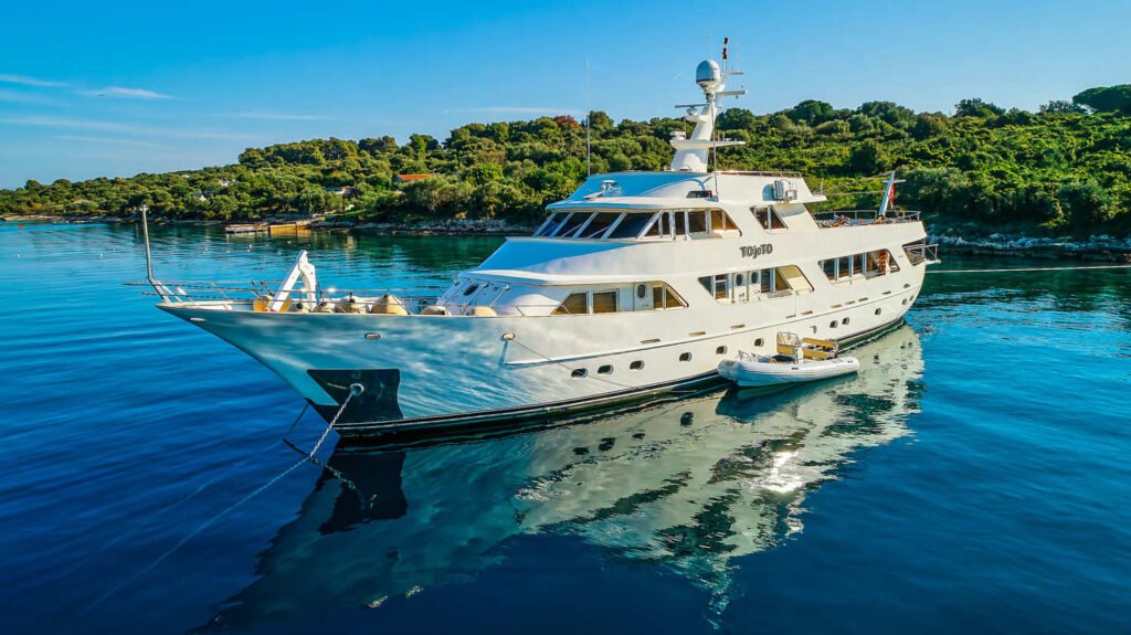 Starboard profile anchored