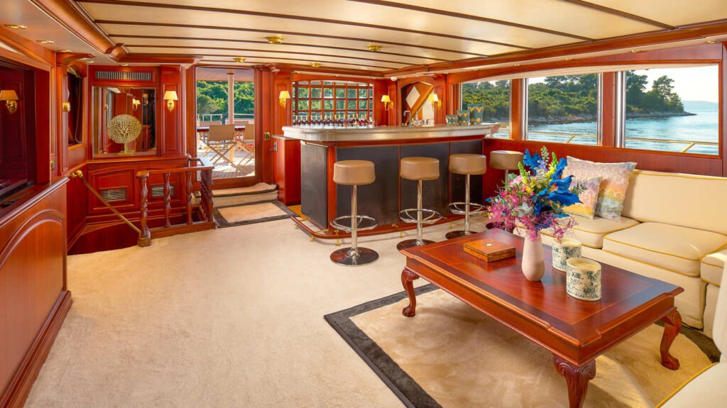 Salon bar island view