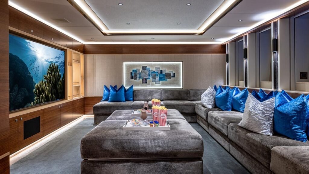 TOP FIVE II - Cinema lounge