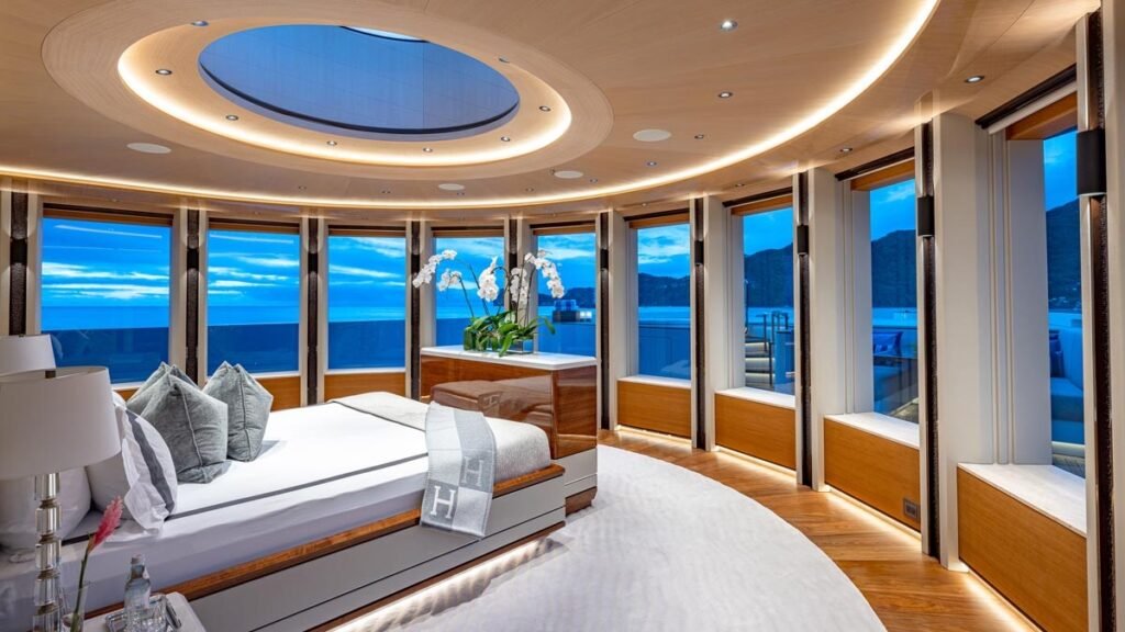 TOP FIVE II - Owner's suite