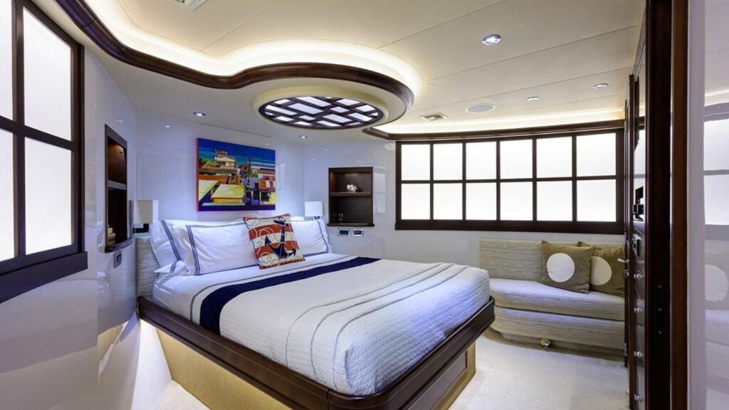 UNWINED - forward guest double cabin