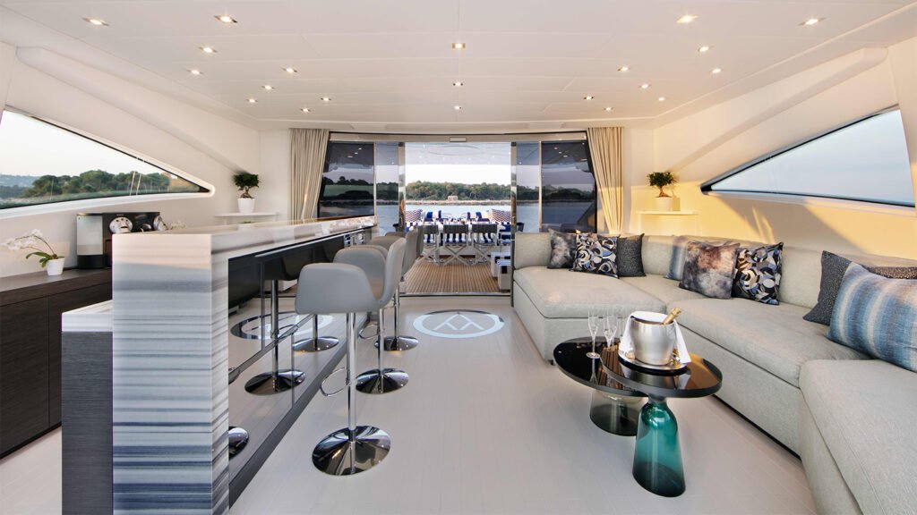 Veni Vidi Vici, 39.65m Mangusta 130 charter yacht (view 8)