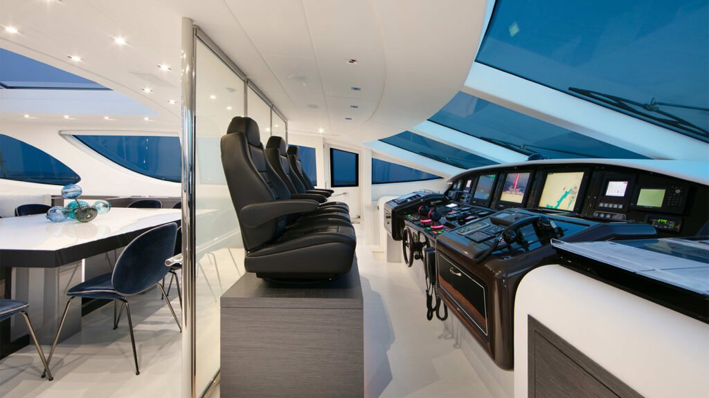 Veni Vidi Vici, 39.65m Mangusta 130 charter yacht (view 15)