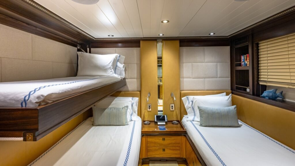 Vesper - Twin guest cabin with pullman berth