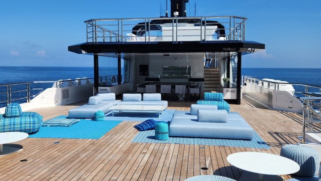 Puerto Rico explorer charter yacht, deck and tender