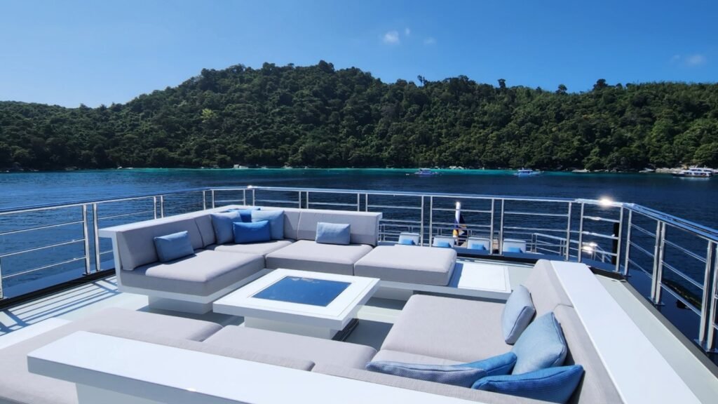new-zeland-explorer-exterior-3
