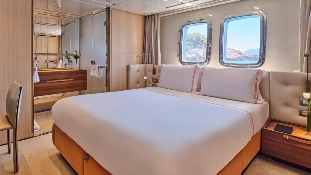 WOMBAT, 32m Sanlorenzo charter yacht - exterior view