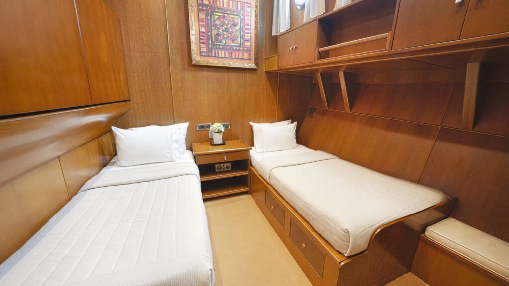 ARKTOS yacht Twin Cabin