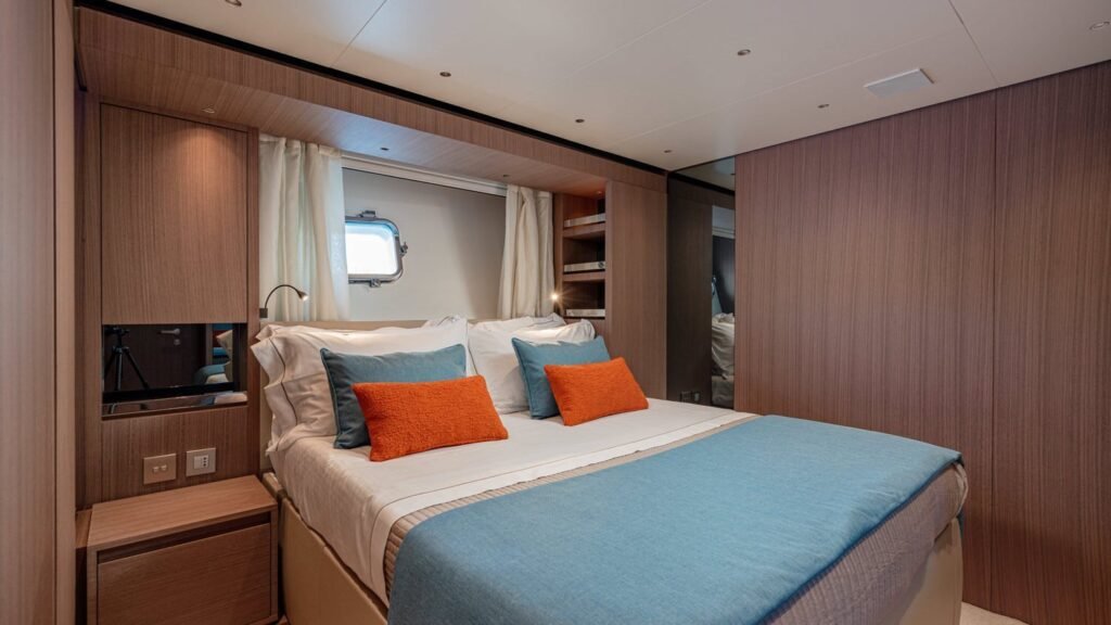 Catch Me — guest cabin with shelving