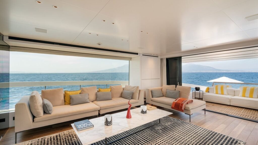 Danida — salon panoramic windows
