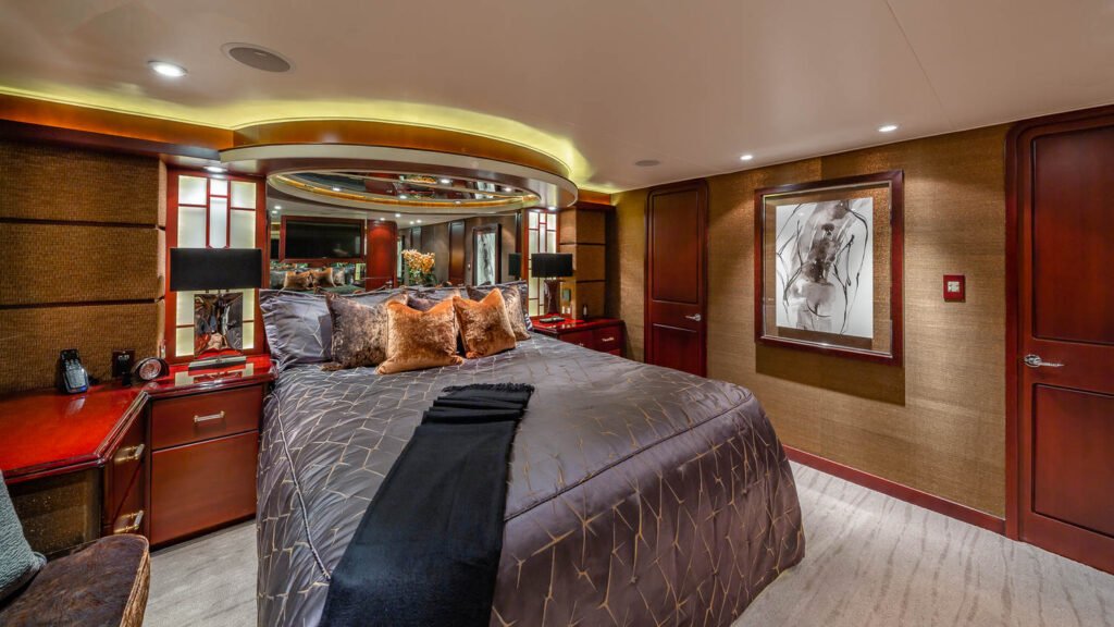 Destiny — master cabin with oval cove ceiling