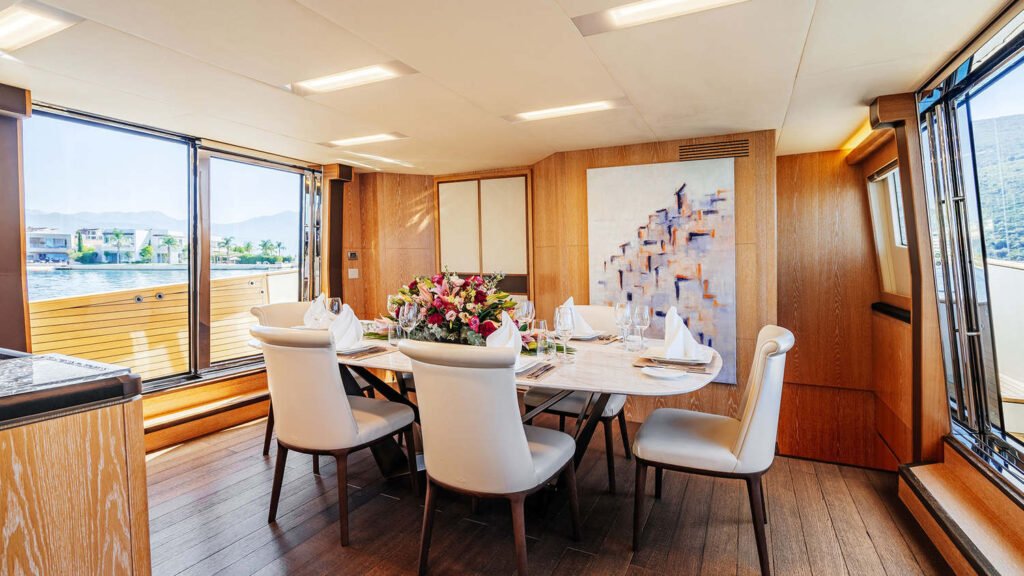 Giorgio — formal dining table