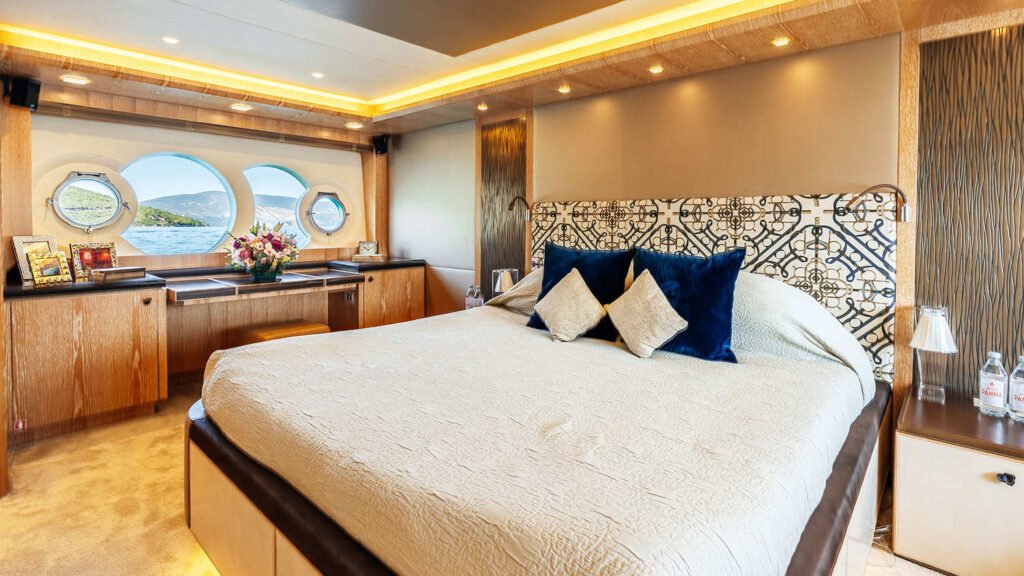 Giorgio — master cabin king bed