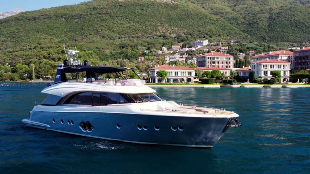 Giorgio — starboard profile at anchor