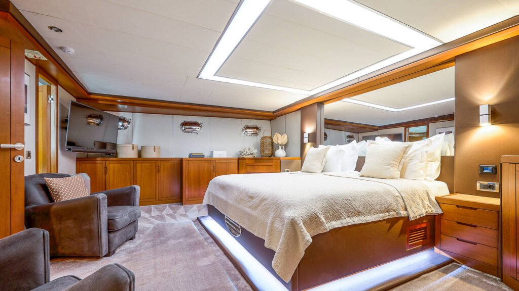San Limi — master cabin