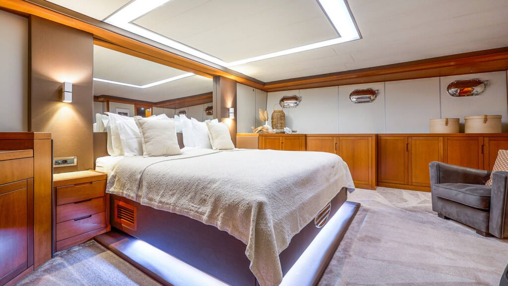 San Limi — master cabin sitting area