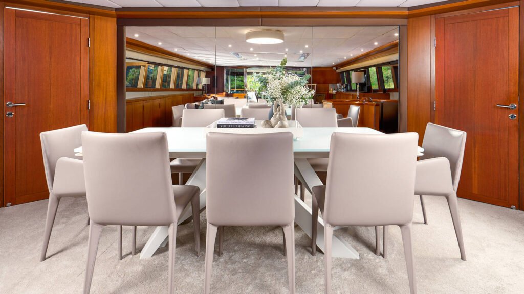 San Limi — salon dining table