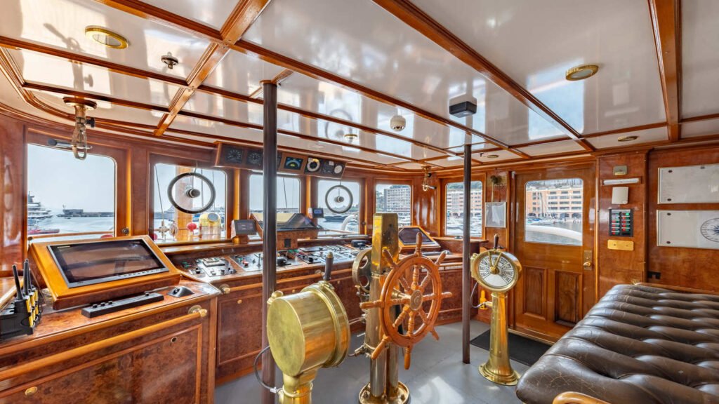 SS DELPHINE yacht Wheelhouse Helm Telegraph
