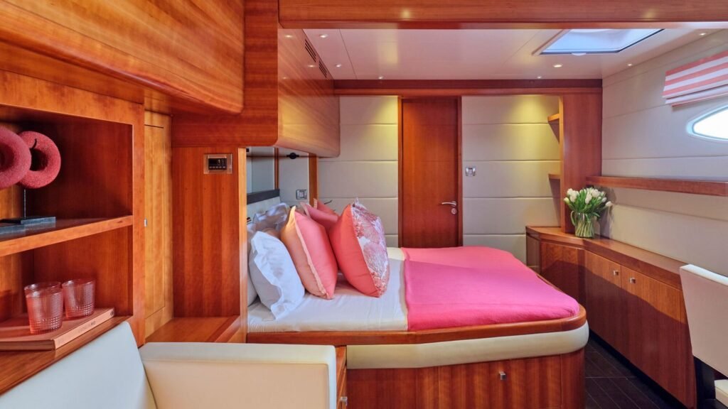 WORLD'S END yacht Master Stateroom