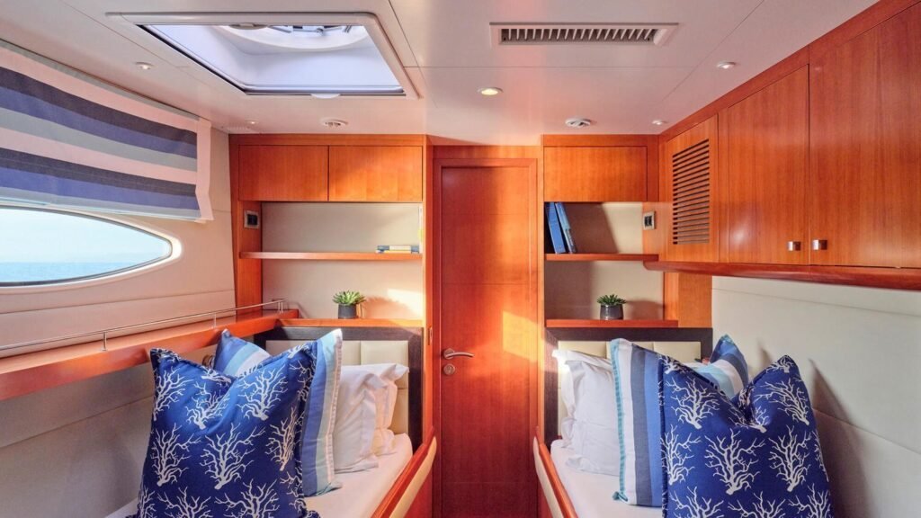 WORLD'S END yacht Twin Cabin Blue Pillows