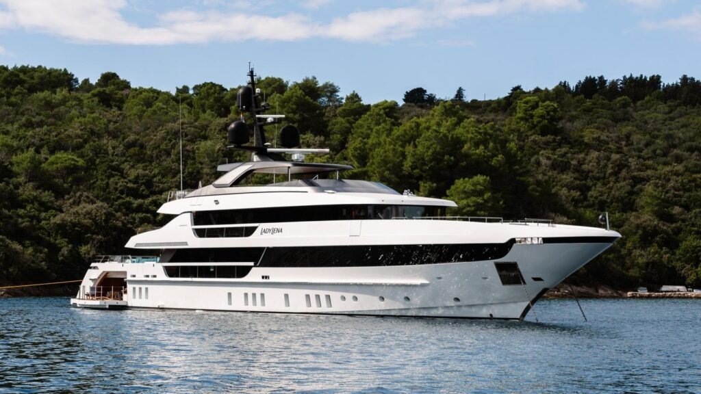 charter yacht Windward Islands, exterior profile at anchor