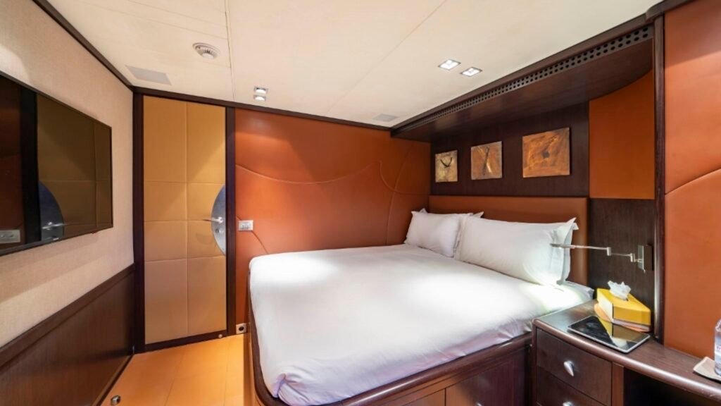 Quid Pro Quo double cabin