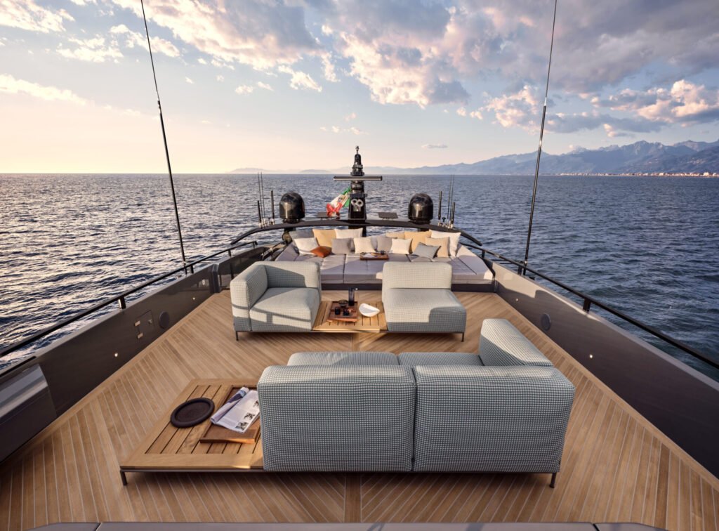 AB 130 bow lounge