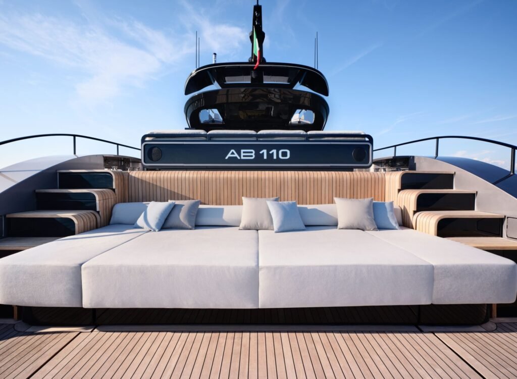 Brabus AB110 aft deck