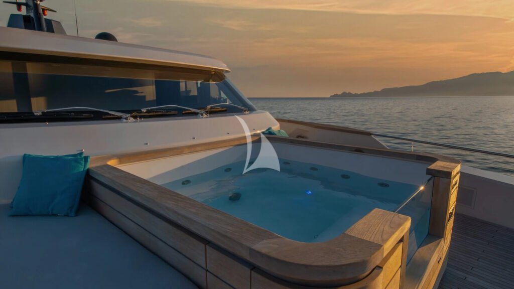 A.M - Upper deck pool