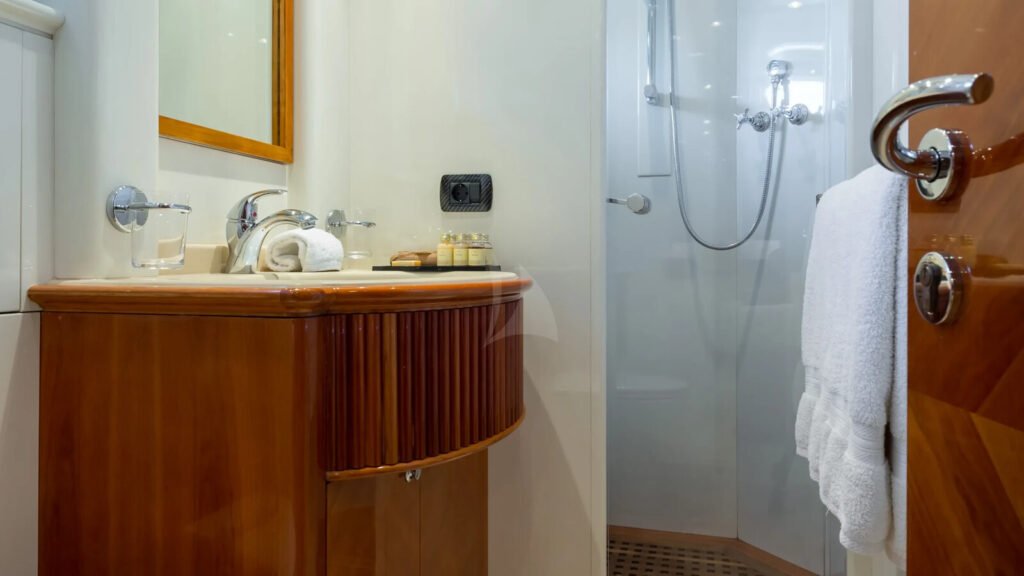 ACCAMA DELTA - Guest bathroom
