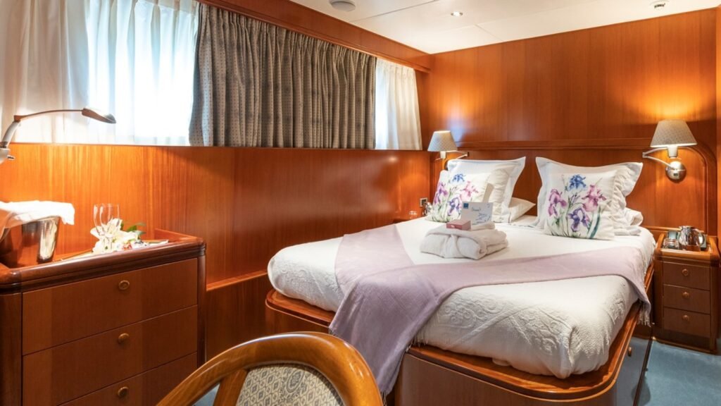 M/Y Alcor Heesen twin cabin