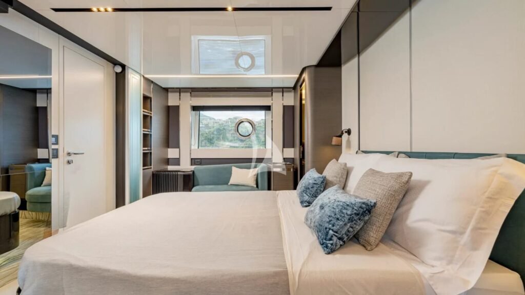 ALE yacht charter photo