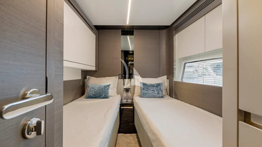 ALE yacht charter photo