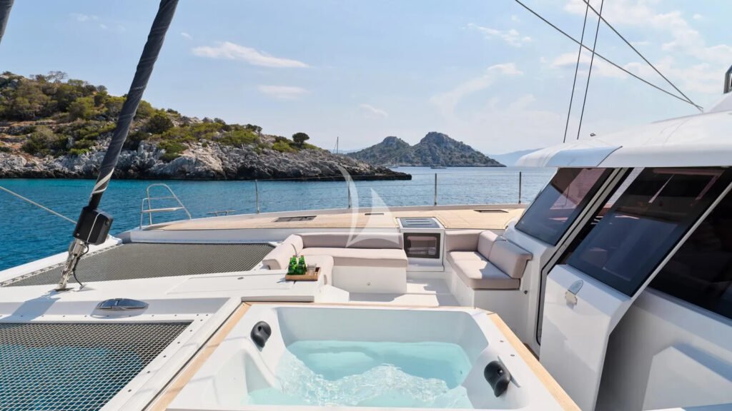 Alexandra II - Foredeck jacuzzi