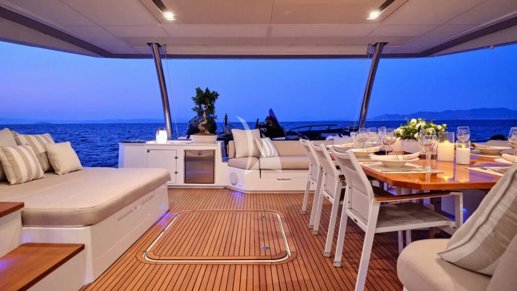 Alexandra II - Aft-deck dining