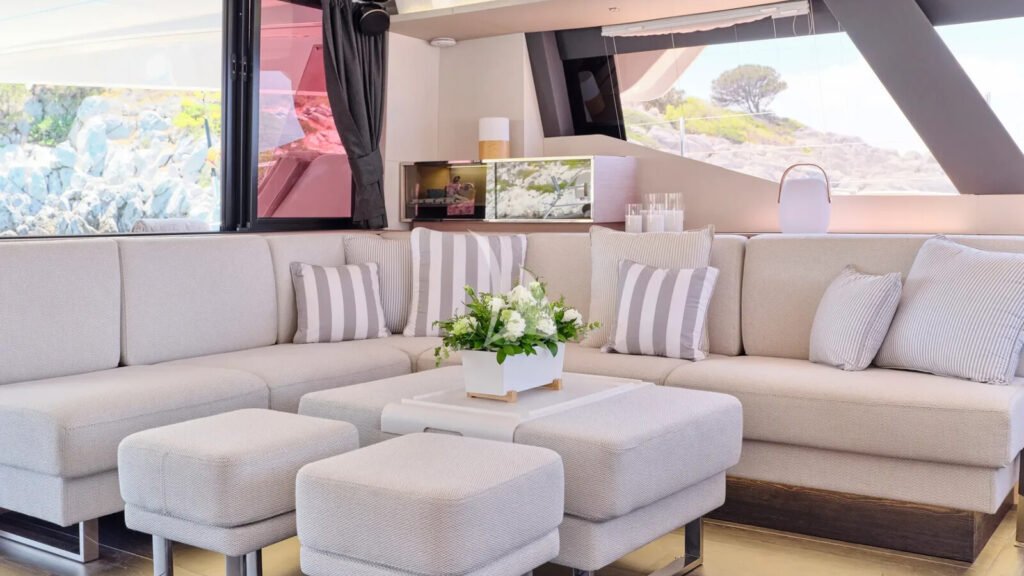 Alexandra II - Saloon lounge
