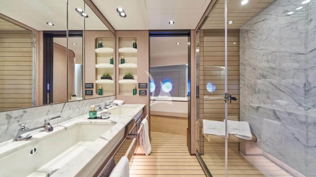 ALUMINIA TOO - Master bathroom