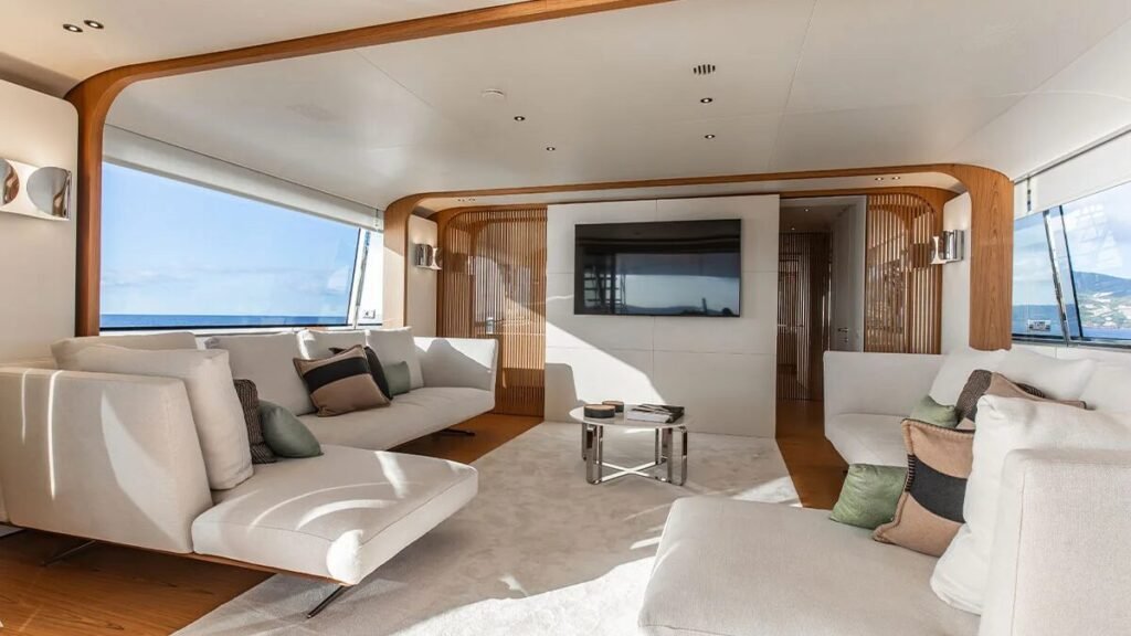 Angel motor yacht image 13